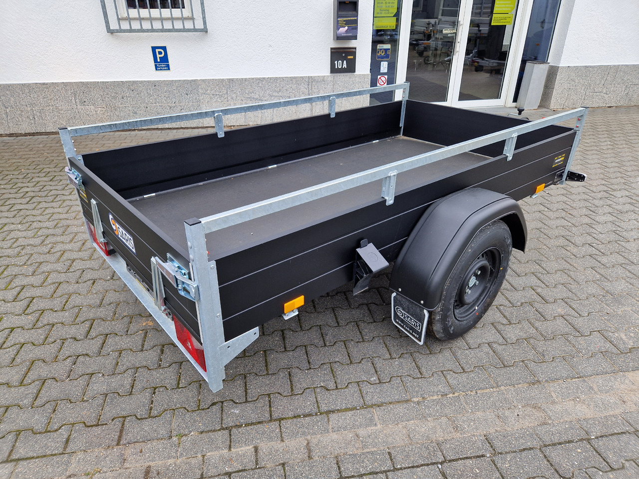 Saris Anhänger DV135 McAlu Pro MP 255x133x44cm black klappbare Vorderwand 1350kg - Remorca auto: Foto 5 Saris Anhänger DV135 McAlu Pro MP 255x133x44cm black klappbare Vorderwand 1350kg - Remorca auto: Foto 5