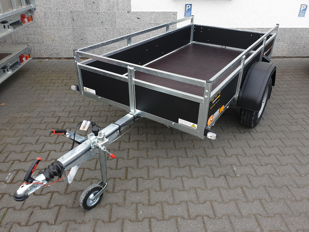 Saris BMG 135 Classic Wood 255x133x45cm (S) 1350kg Abverkauf Aktion - Remorca auto: Foto 1 Saris BMG 135 Classic Wood 255x133x45cm (S) 1350kg Abverkauf Aktion - Remorca auto: Foto 1