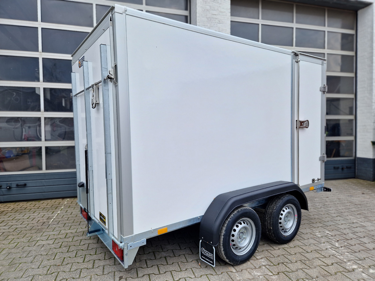 Leasing de Saris Koffer GO 306 154 180 2000 2 306x154x180cm GFK weiss Seitentür Auffahrklappe (M) 2000kg 2023 Saris Koffer GO 306 154 180 2000 2 306x154x180cm GFK weiss Seitentür Auffahrklappe (M) 2000kg 2023: Foto 9 Leasing de Saris Koffer GO 306 154 180 2000 2 306x154x180cm GFK weiss Seitentür Auffahrklappe (M) 2000kg 2023 Saris Koffer GO 306 154 180 2000 2 306x154x180cm GFK weiss Seitentür Auffahrklappe (M) 2000kg 2023: Foto 9