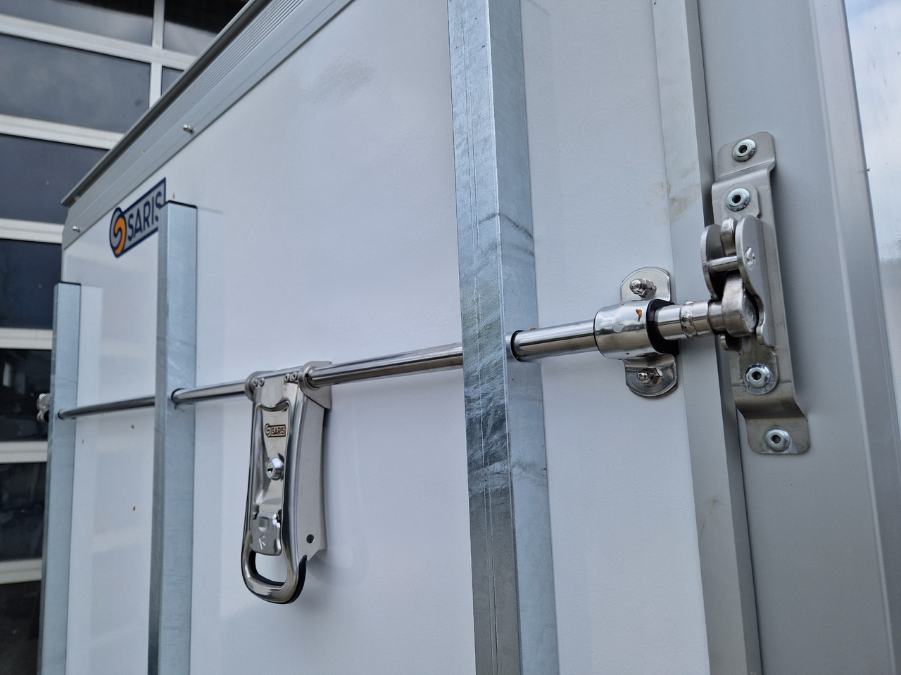 Leasing de Saris Koffer GO 306 154 180 2000 2 306x154x180cm GFK weiss Seitentür Auffahrklappe (M) 2000kg 2023 Saris Koffer GO 306 154 180 2000 2 306x154x180cm GFK weiss Seitentür Auffahrklappe (M) 2000kg 2023: Foto 10 Leasing de Saris Koffer GO 306 154 180 2000 2 306x154x180cm GFK weiss Seitentür Auffahrklappe (M) 2000kg 2023 Saris Koffer GO 306 154 180 2000 2 306x154x180cm GFK weiss Seitentür Auffahrklappe (M) 2000kg 2023: Foto 10