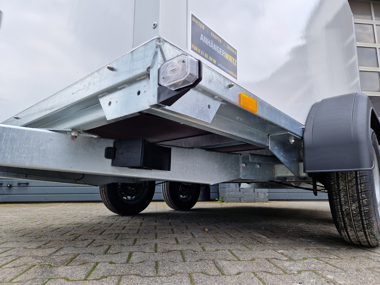 Leasing de Saris Koffer GO 306 154 180 2000 2 306x154x180cm GFK weiss Seitentür Auffahrklappe (M) 2000kg 2023 Saris Koffer GO 306 154 180 2000 2 306x154x180cm GFK weiss Seitentür Auffahrklappe (M) 2000kg 2023: Foto 22 Leasing de Saris Koffer GO 306 154 180 2000 2 306x154x180cm GFK weiss Seitentür Auffahrklappe (M) 2000kg 2023 Saris Koffer GO 306 154 180 2000 2 306x154x180cm GFK weiss Seitentür Auffahrklappe (M) 2000kg 2023: Foto 22