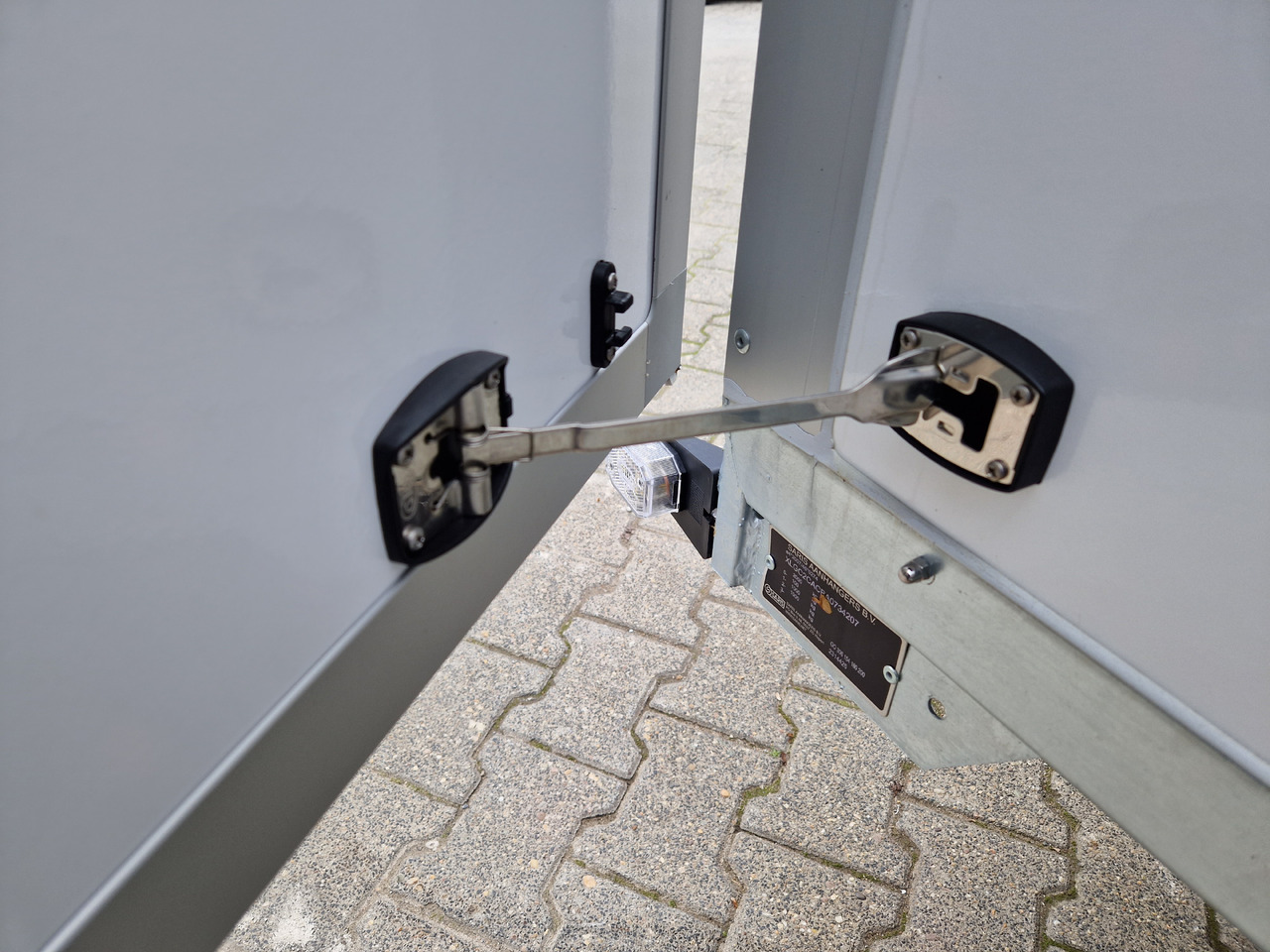 Leasing de Saris Koffer GO 306 154 180 2000 2 306x154x180cm GFK weiss Seitentür Auffahrklappe (M) 2000kg 2023 Saris Koffer GO 306 154 180 2000 2 306x154x180cm GFK weiss Seitentür Auffahrklappe (M) 2000kg 2023: Foto 14 Leasing de Saris Koffer GO 306 154 180 2000 2 306x154x180cm GFK weiss Seitentür Auffahrklappe (M) 2000kg 2023 Saris Koffer GO 306 154 180 2000 2 306x154x180cm GFK weiss Seitentür Auffahrklappe (M) 2000kg 2023: Foto 14