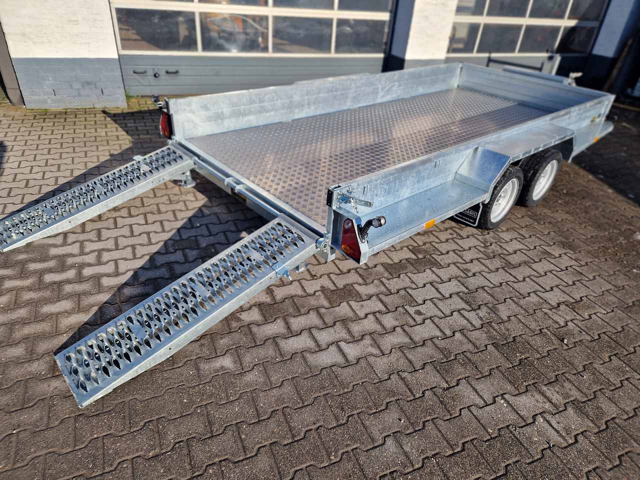 Saris Magnum MAXX 3500 406x182x30cm force one Rampen Schaufelablage 100km/H 3500kg Januar Aktion - Remorcă transport utilaje: Foto 1 Saris Magnum MAXX 3500 406x182x30cm force one Rampen Schaufelablage 100km/H 3500kg Januar Aktion - Remorcă transport utilaje: Foto 1