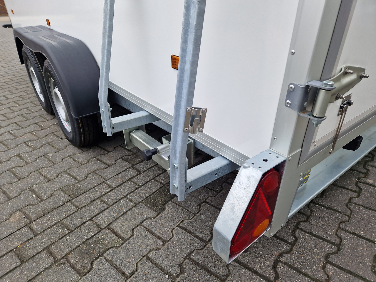 Tiefkühlanhänger 2719 F4 408x175x190cm GOVI Arktik 2000P Aluboden 2700kg - Remorcă frigider: Foto 5 Tiefkühlanhänger 2719 F4 408x175x190cm GOVI Arktik 2000P Aluboden 2700kg - Remorcă frigider: Foto 5