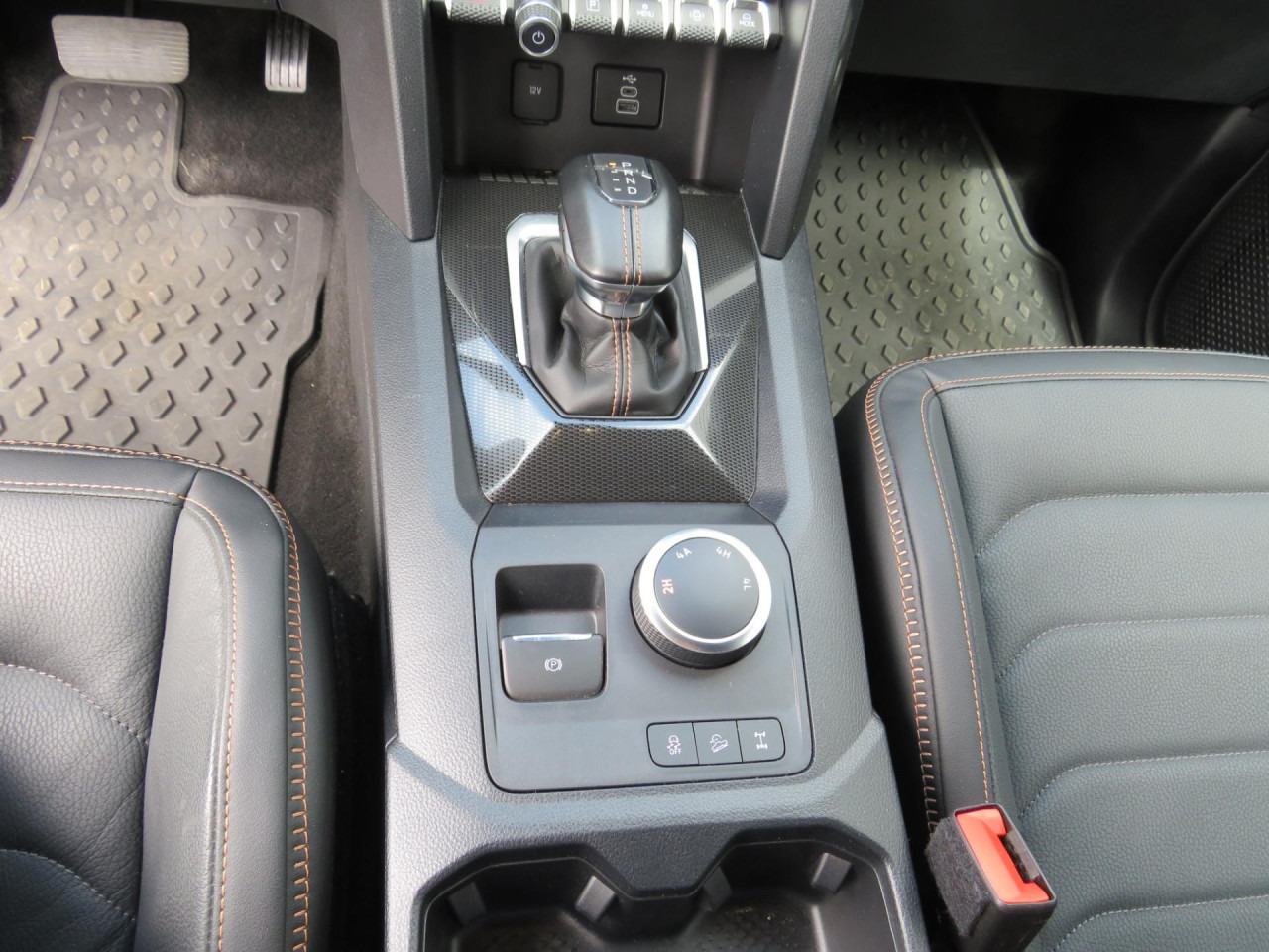 VOLKSWAGEN Amarok PanAmericana 3.0 TDI 177 kW Doka 4MOTION ZV - Pick-up, Autoutilitară cabină dublă: Foto 4 VOLKSWAGEN Amarok PanAmericana 3.0 TDI 177 kW Doka 4MOTION ZV - Pick-up, Autoutilitară cabină dublă: Foto 4