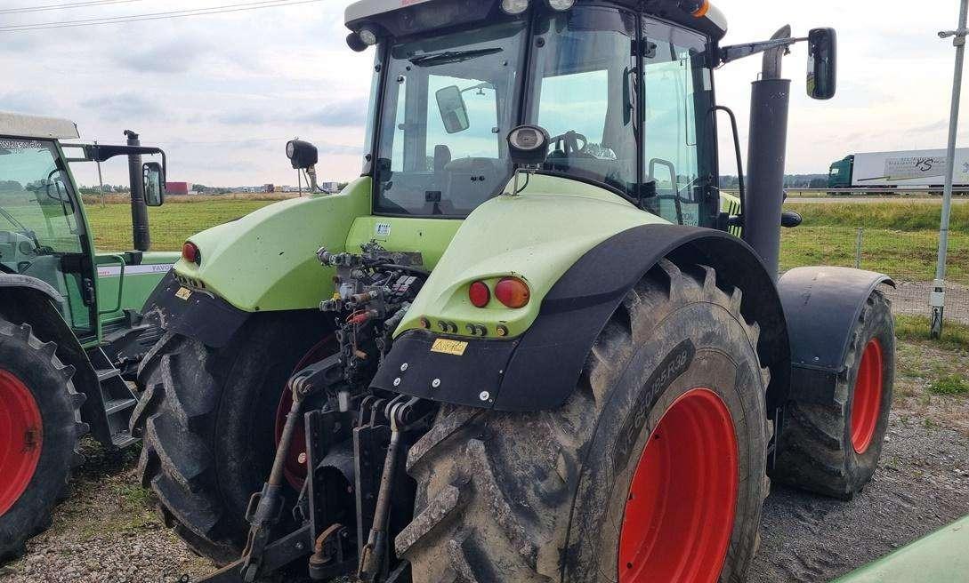 Tractor agricol Claas Axion 840: Foto 9