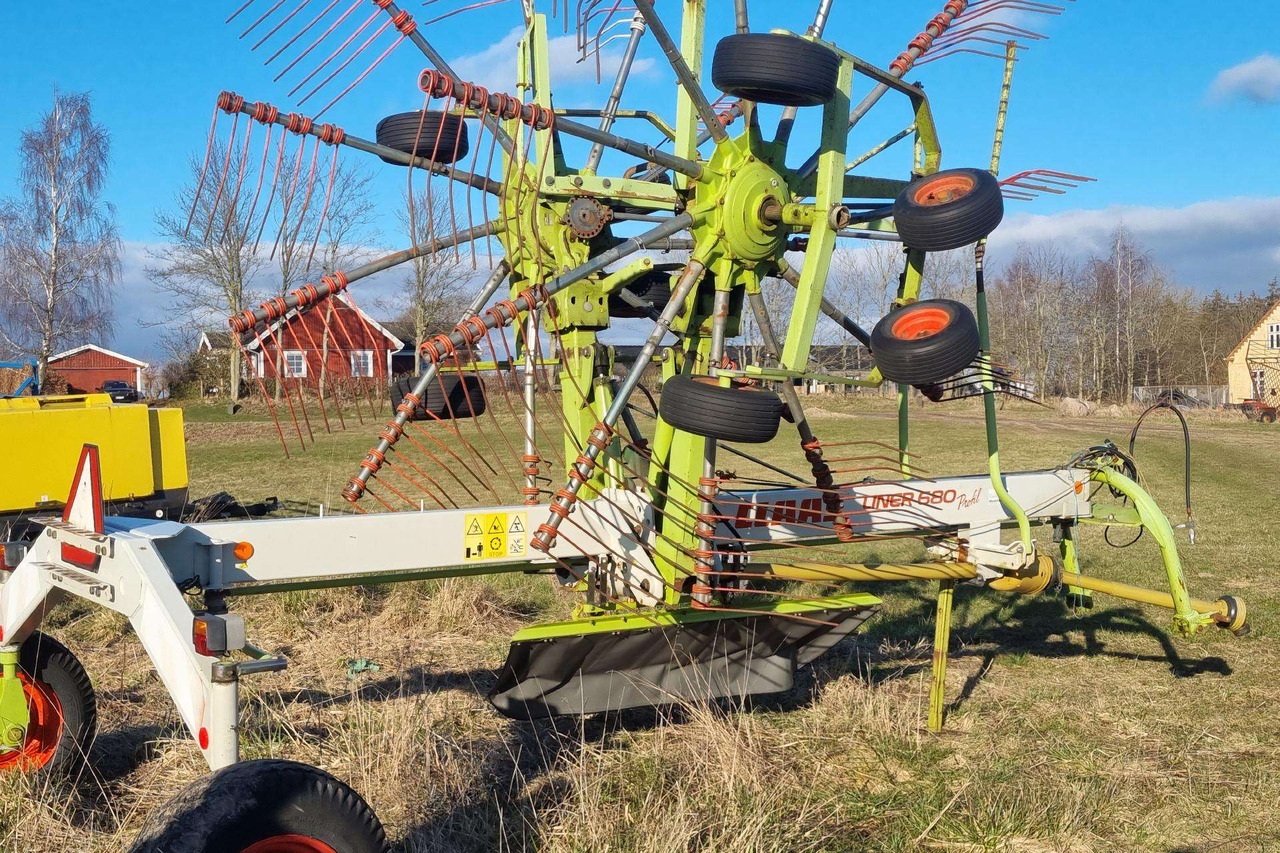 Claas Liner 680 - Maşină de întors fânul: Foto 1 Claas Liner 680 - Maşină de întors fânul: Foto 1