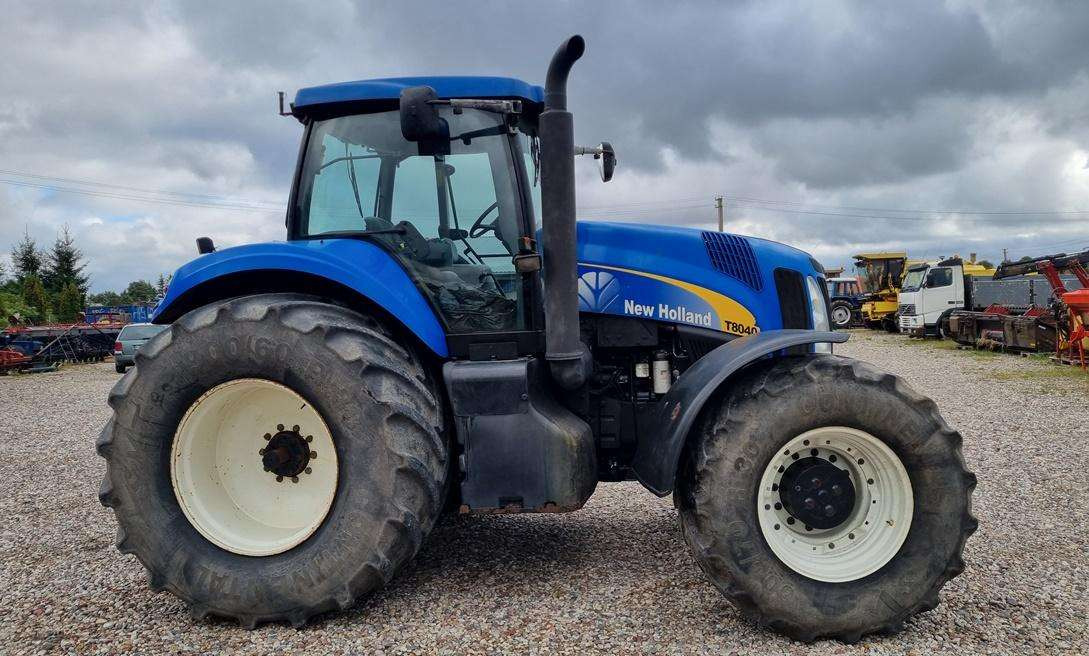 New Holland T8040 - Tractor agricol: Foto 3 New Holland T8040 - Tractor agricol: Foto 3