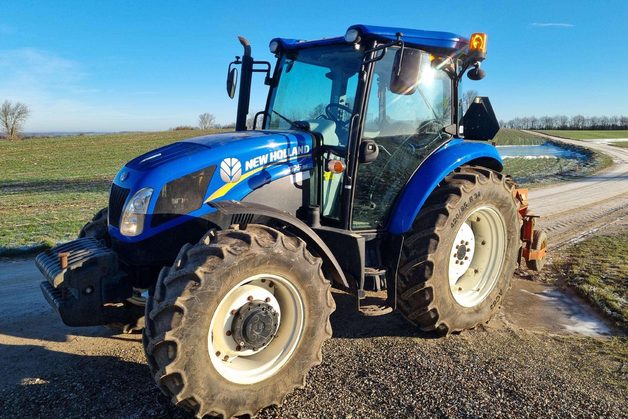 New Holland TD 5.95 - Tractor agricol: Foto 1 New Holland TD 5.95 - Tractor agricol: Foto 1
