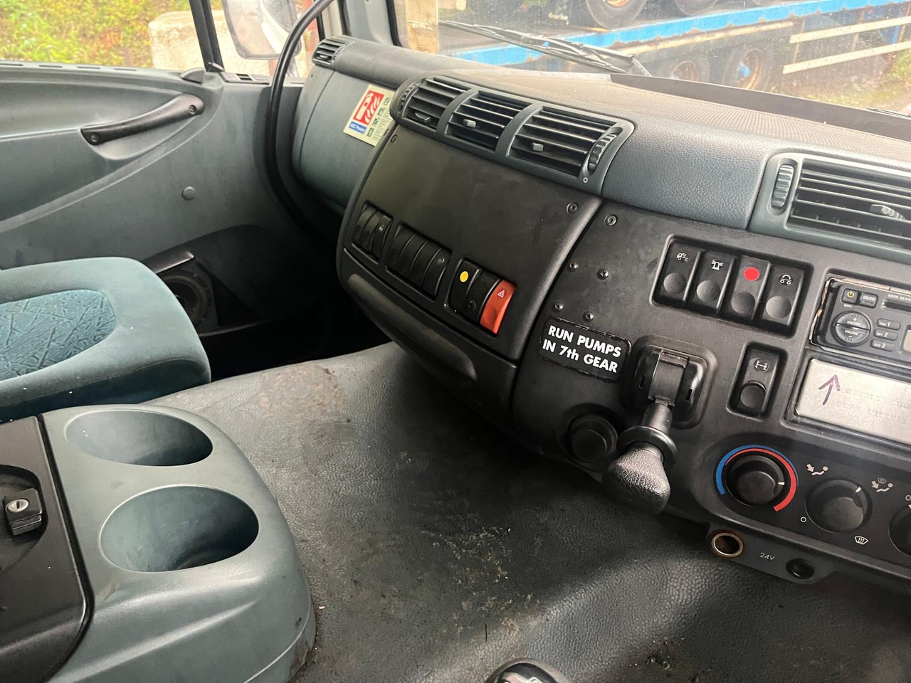 DAF 75 CF - Camion cisternă: Foto 5 DAF 75 CF - Camion cisternă: Foto 5