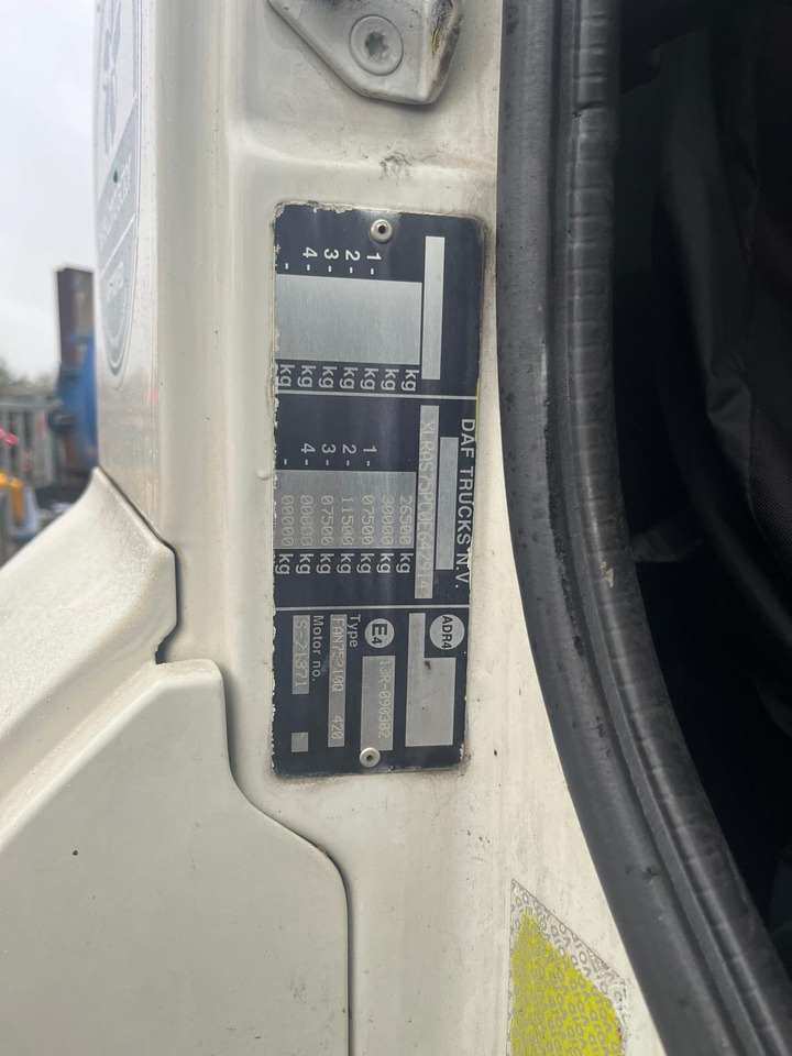 DAF 75 CF - Camion cisternă: Foto 4 DAF 75 CF - Camion cisternă: Foto 4