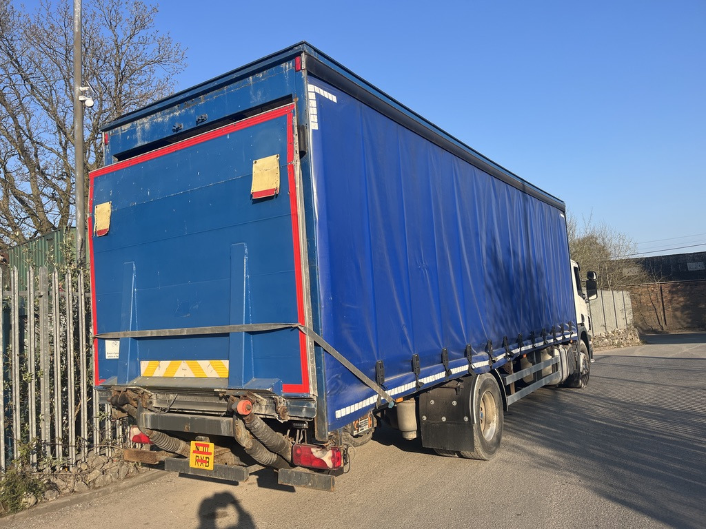 Scania P230 4x2 Curtain side - Camion cu prelată: Foto 3 Scania P230 4x2 Curtain side - Camion cu prelată: Foto 3