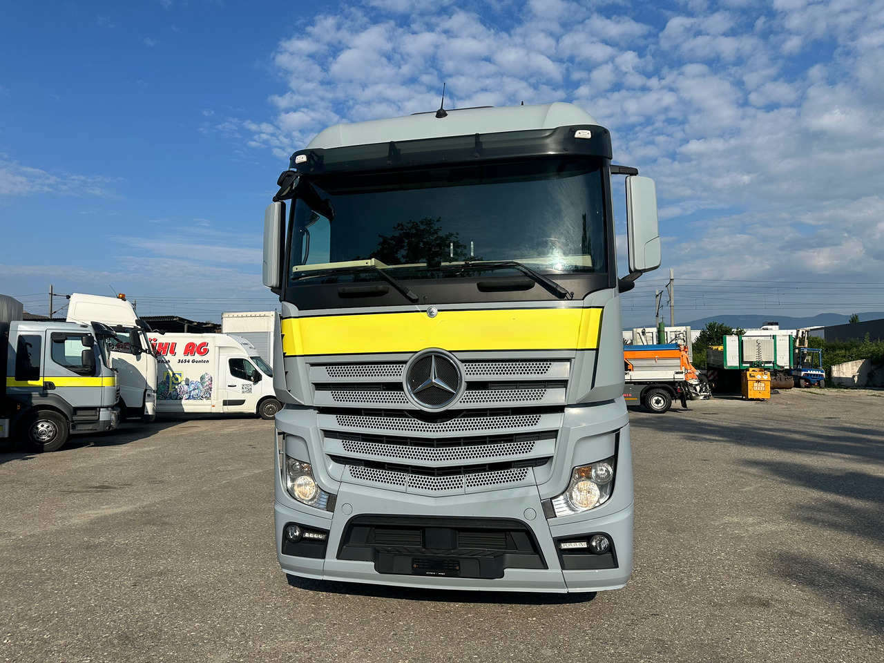 Mercedes Actros 18.48 18.41 18.40 18.44 18.46 18.45 18.42 18.48 - Cap tractor: Foto 3 Mercedes Actros 18.48 18.41 18.40 18.44 18.46 18.45 18.42 18.48 - Cap tractor: Foto 3