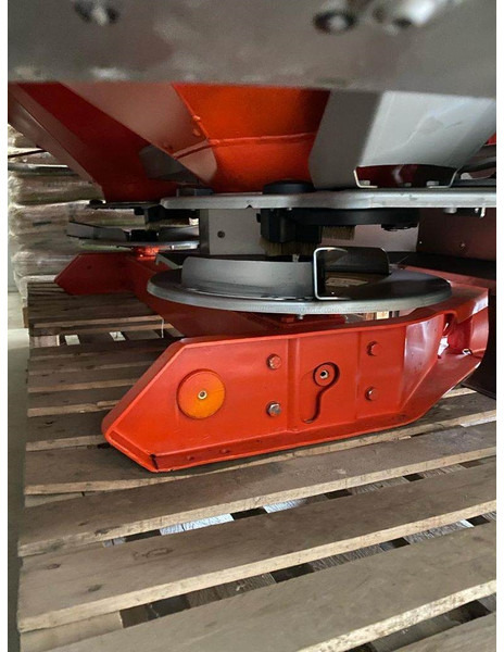 Kuhn Axis 40.1 W - Imprastietor îngrăşăminte: Foto 2 Kuhn Axis 40.1 W - Imprastietor îngrăşăminte: Foto 2