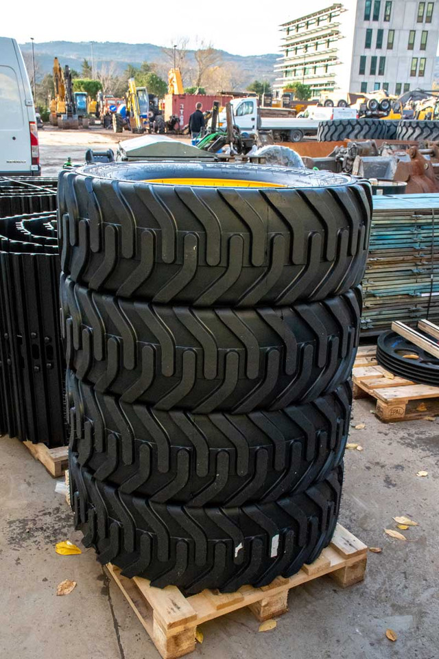 Bandenmarkt 315/70R22.5 - Roată completă pentru Excavator: Foto 2 Bandenmarkt 315/70R22.5 - Roată completă pentru Excavator: Foto 2