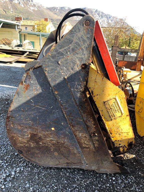 Front loader bucket with closure 2300 mm Volvo - Cupă incărcător pentru Încărcător frontal pe pneuri: Foto 3 Front loader bucket with closure 2300 mm Volvo - Cupă incărcător pentru Încărcător frontal pe pneuri: Foto 3