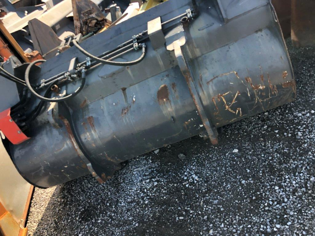 Front loader bucket with closure 2300 mm Volvo - Cupă incărcător pentru Încărcător frontal pe pneuri: Foto 4 Front loader bucket with closure 2300 mm Volvo - Cupă incărcător pentru Încărcător frontal pe pneuri: Foto 4