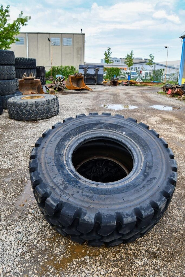 Goodyear 20.5R25 - Roată completă: Foto 2 Goodyear 20.5R25 - Roată completă: Foto 2