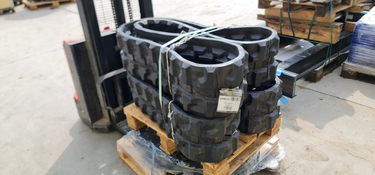 ITR 250x109x38W - Senila pentru Utilaje constructii: Foto 1 ITR 250x109x38W - Senila pentru Utilaje constructii: Foto 1