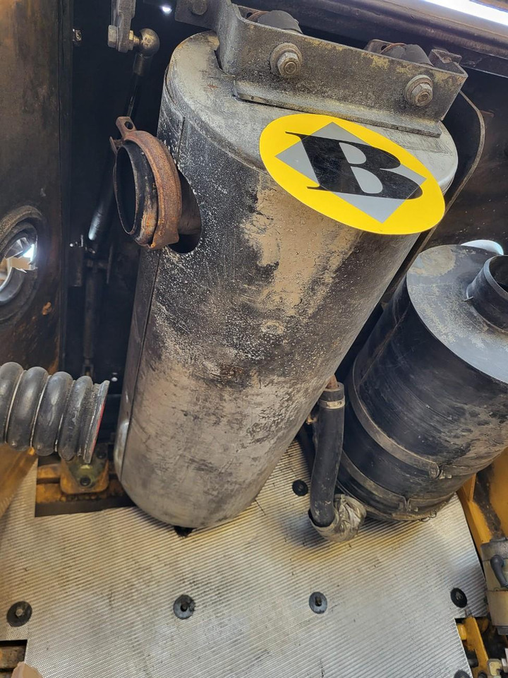 Volvo silencer - Piesă de schimb pentru Încărcător: Foto 4 Volvo silencer - Piesă de schimb pentru Încărcător: Foto 4