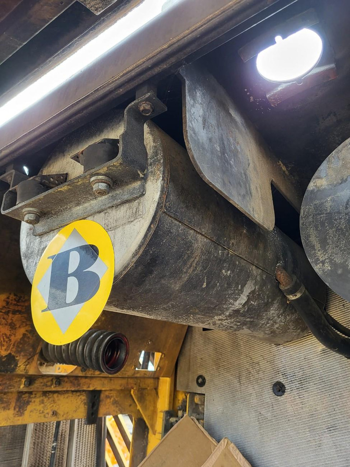 Volvo silencer - Piesă de schimb pentru Încărcător: Foto 3 Volvo silencer - Piesă de schimb pentru Încărcător: Foto 3