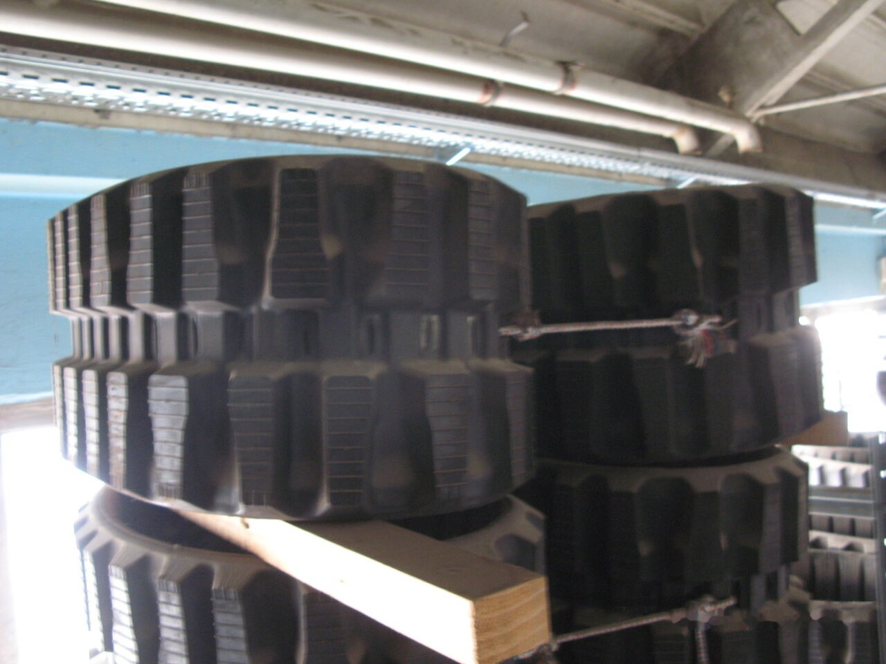 TAERYUK CW300X52,5X72 - Senila pentru Excavator: Foto 1 TAERYUK CW300X52,5X72 - Senila pentru Excavator: Foto 1