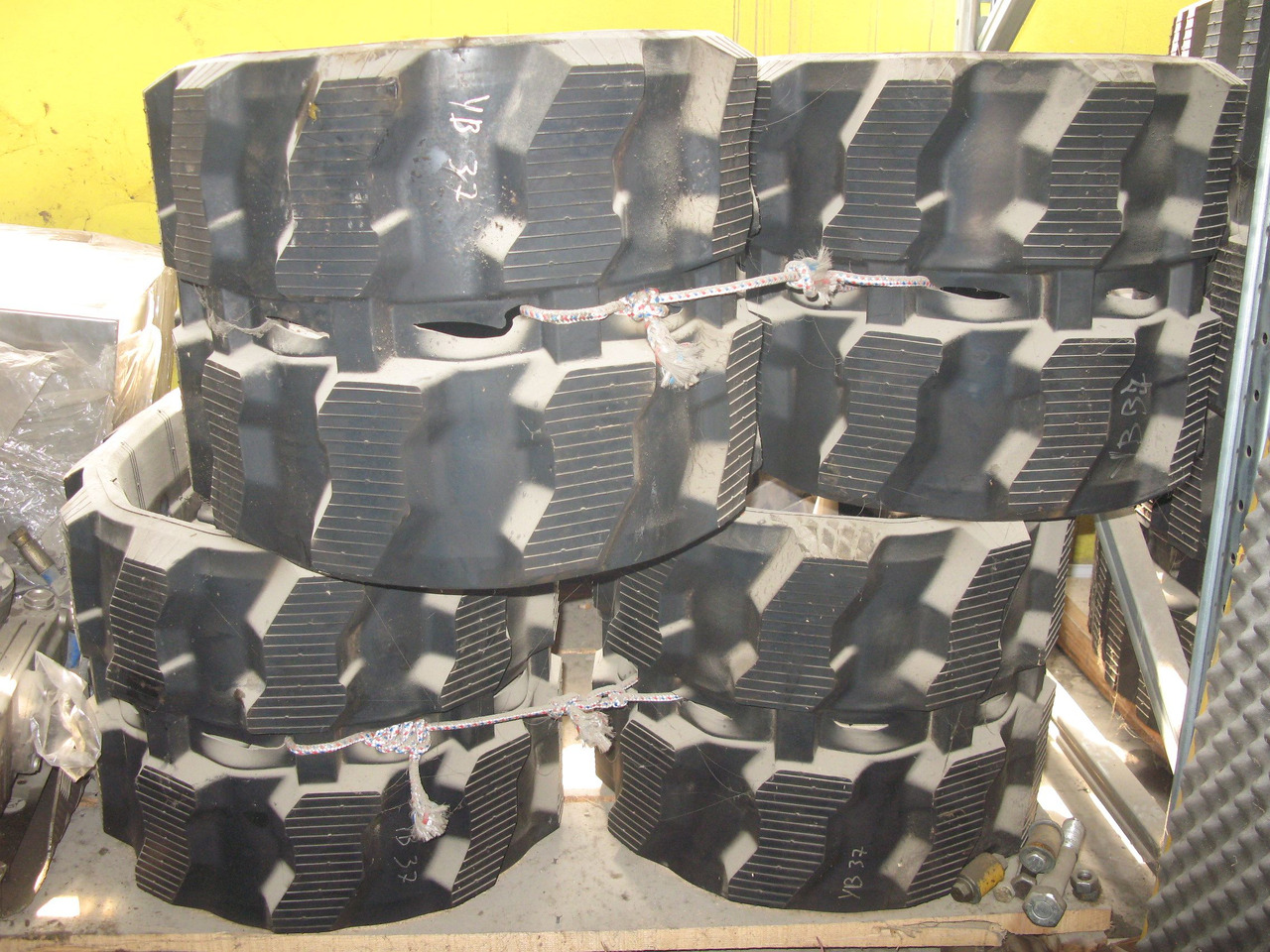 TAERYUK YB400X144X37 - Senila pentru Excavator: Foto 1 TAERYUK YB400X144X37 - Senila pentru Excavator: Foto 1