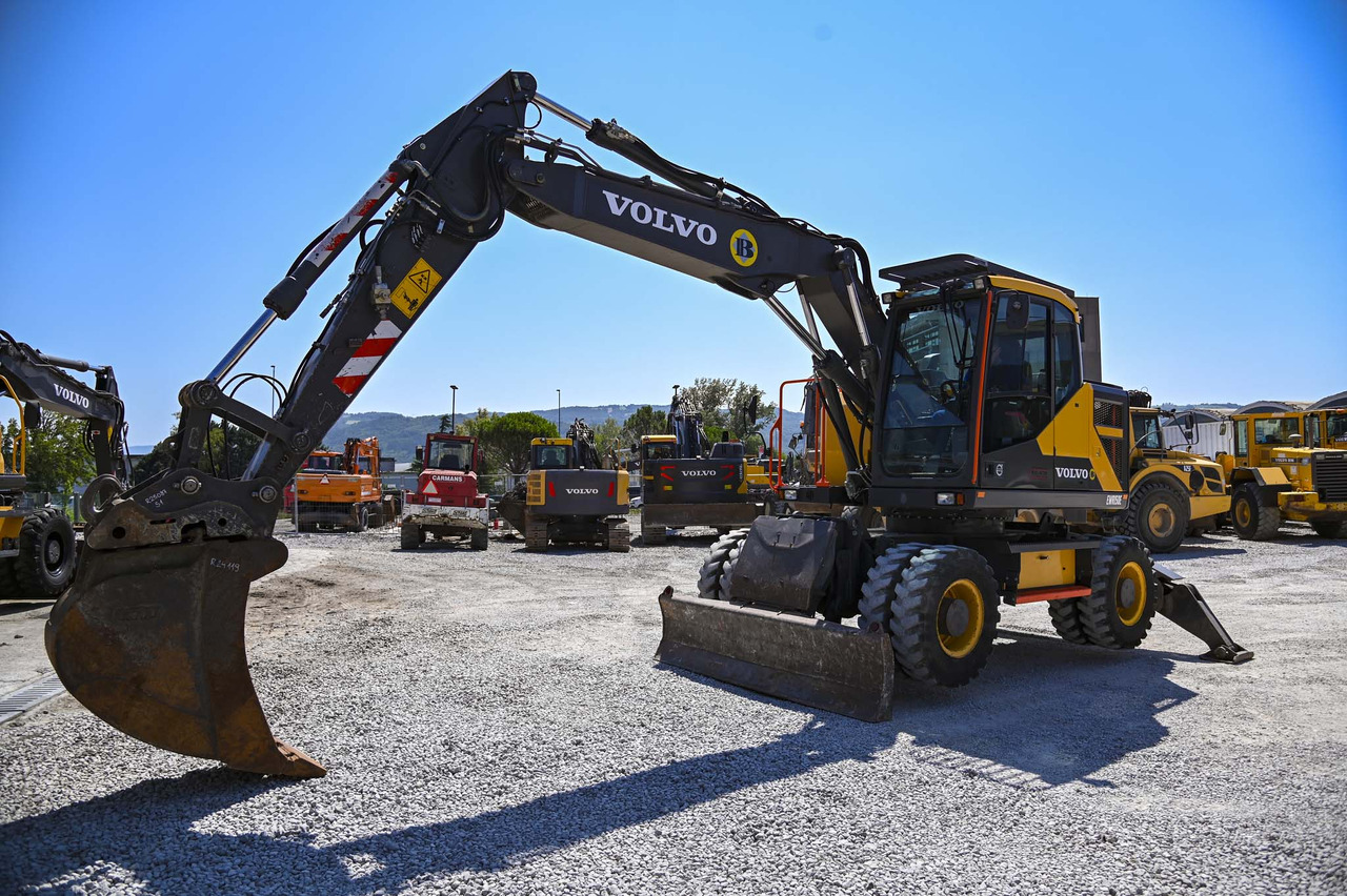 VOLVO EWR150E - Excavator pe roţi: Foto 2 VOLVO EWR150E - Excavator pe roţi: Foto 2