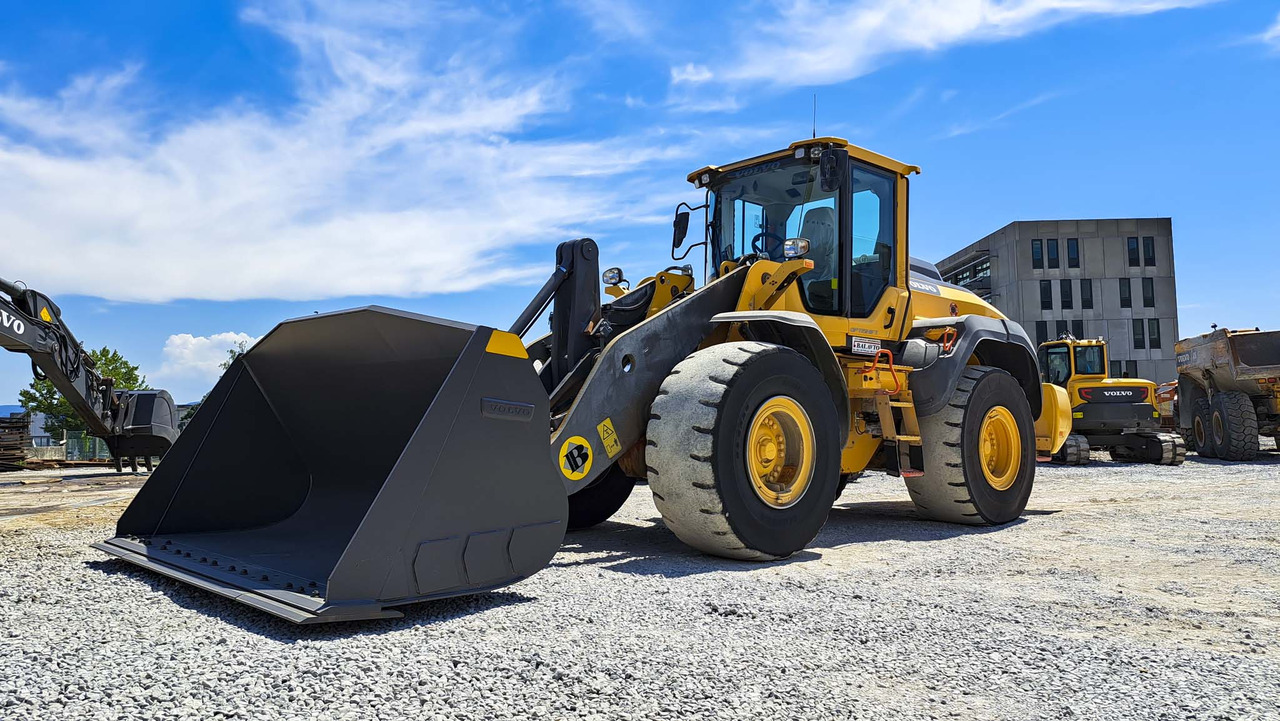 VOLVO L120H - Încărcător frontal pe pneuri: Foto 2 VOLVO L120H - Încărcător frontal pe pneuri: Foto 2