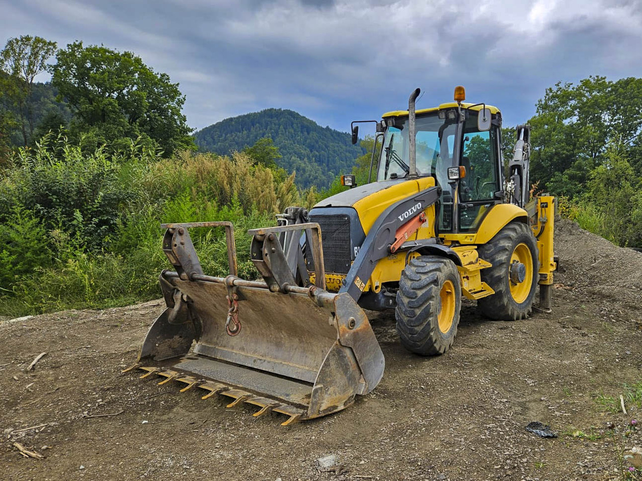 Volvo BL71 - Buldoexcavator: Foto 1 Volvo BL71 - Buldoexcavator: Foto 1
