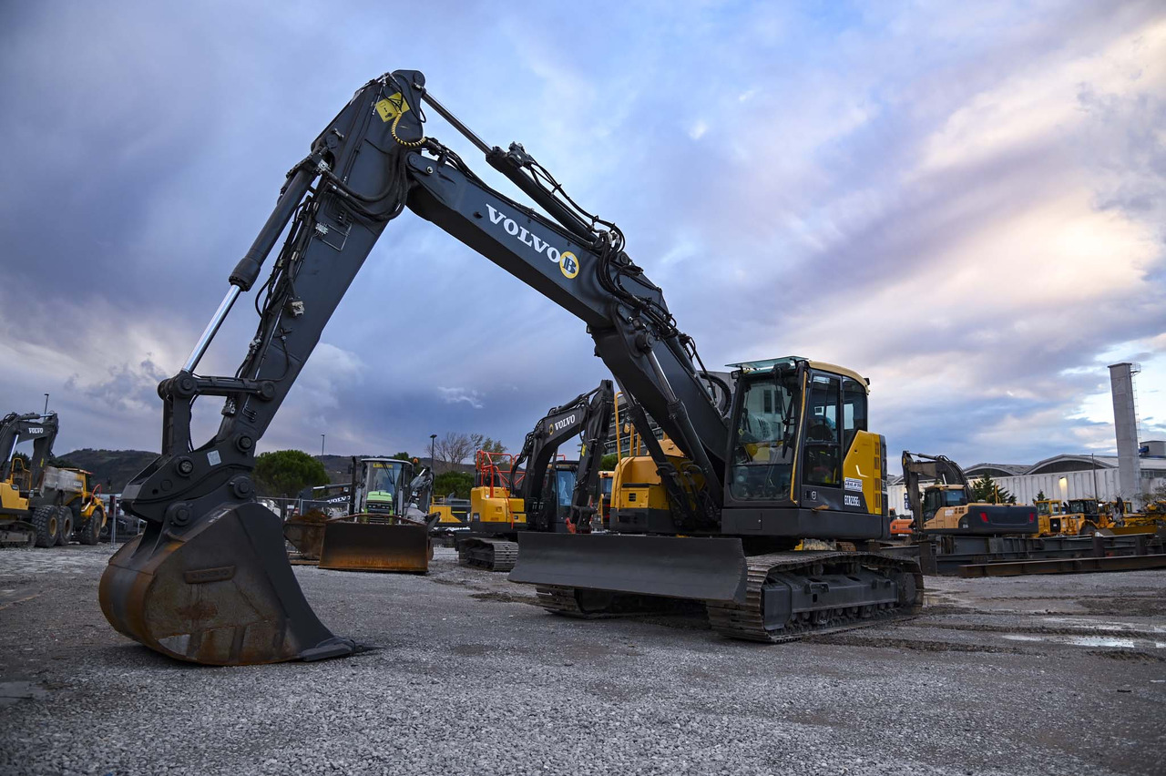 Volvo ECR235EL - Excavator pe şenile: Foto 1 Volvo ECR235EL - Excavator pe şenile: Foto 1