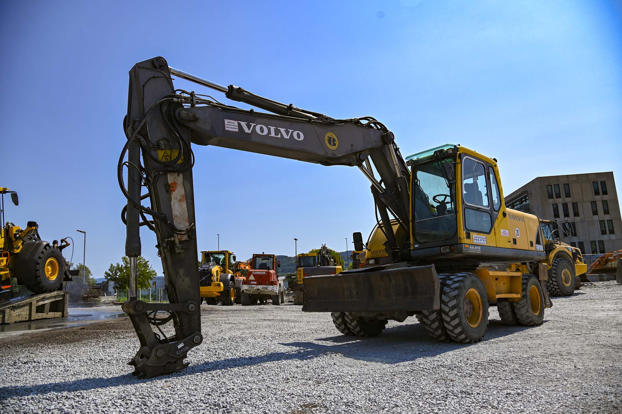 Volvo EW180B - Excavator pe roţi: Foto 1 Volvo EW180B - Excavator pe roţi: Foto 1