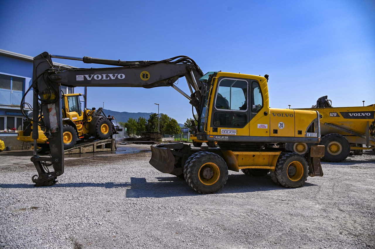 Volvo EW180B - Excavator pe roţi: Foto 2 Volvo EW180B - Excavator pe roţi: Foto 2