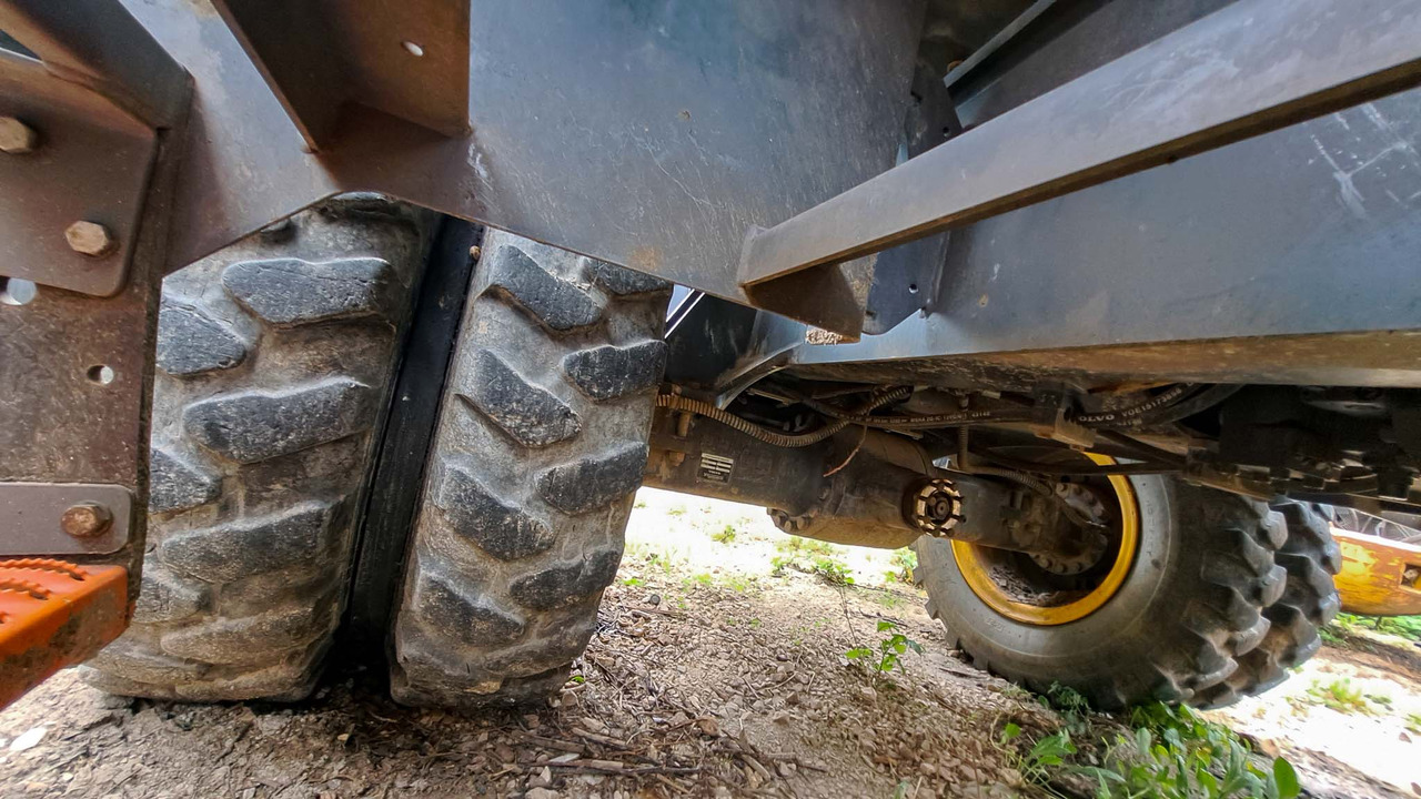 Volvo front axle 14693936 for Volvo EWR150E, EW180E, EWR170E, EW200E MH, EW160E - Axă față pentru Excavator: Foto 1 Volvo front axle 14693936 for Volvo EWR150E, EW180E, EWR170E, EW200E MH, EW160E - Axă față pentru Excavator: Foto 1