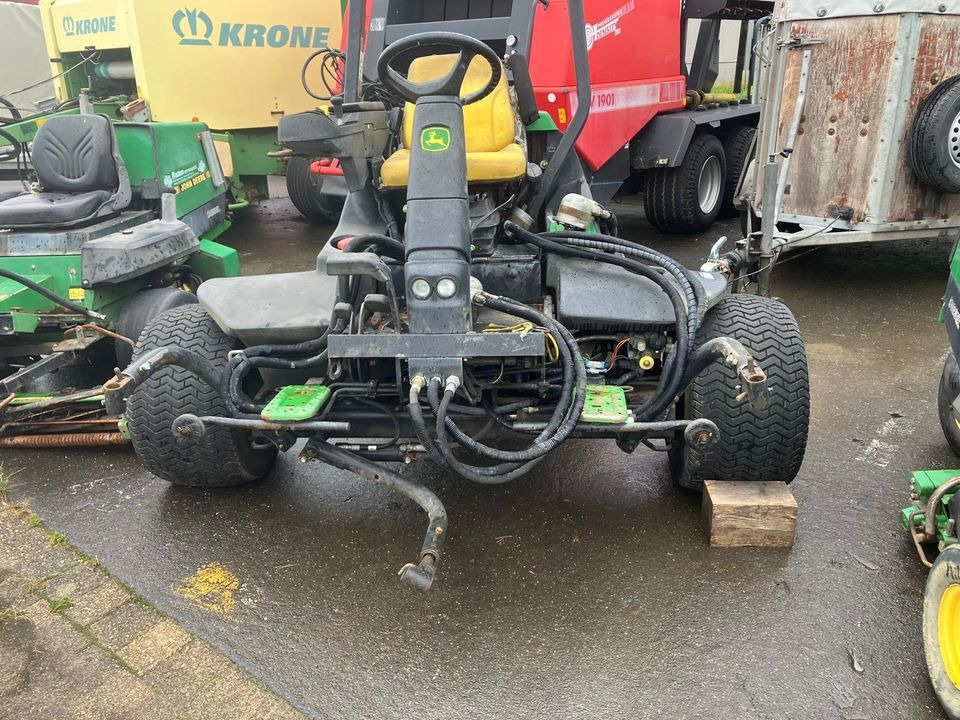 John Deere Spindelmäher, Großflächenmäher 2243, 2500A, 3235C - Maşină de tuns iarba: Foto 5 John Deere Spindelmäher, Großflächenmäher 2243, 2500A, 3235C - Maşină de tuns iarba: Foto 5