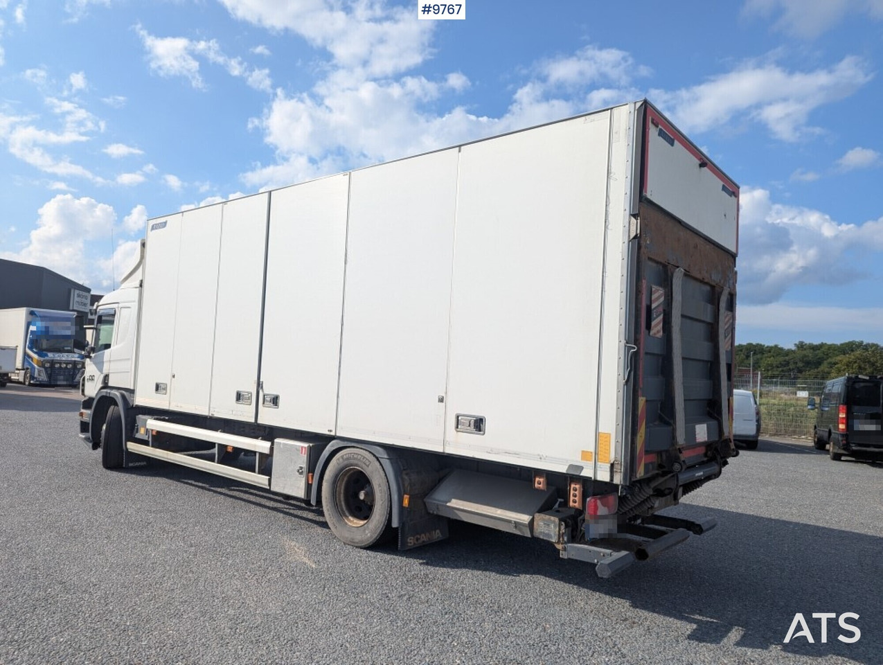 Box Truck Scania P320 4X2 with tail lift - Camion furgon: Foto 3 Box Truck Scania P320 4X2 with tail lift - Camion furgon: Foto 3