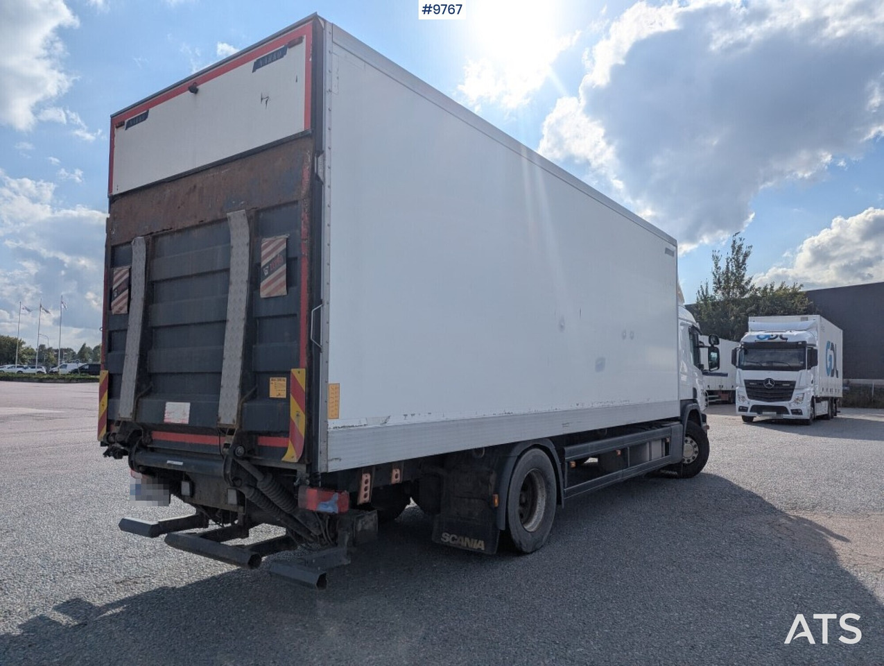 Box Truck Scania P320 4X2 with tail lift - Camion furgon: Foto 4 Box Truck Scania P320 4X2 with tail lift - Camion furgon: Foto 4
