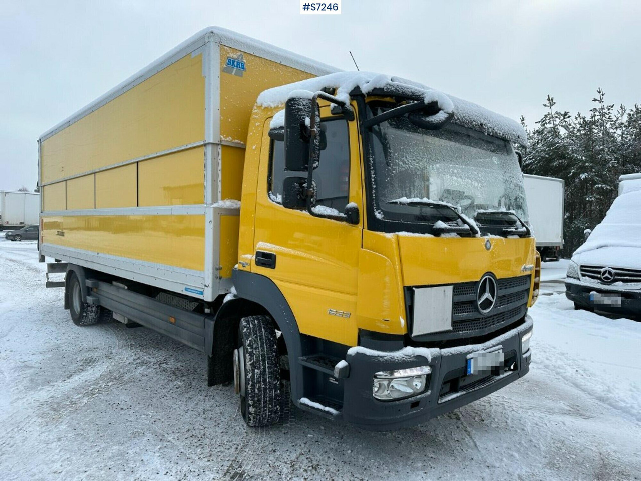 Box truck Mercedes Benz Atego 1523 with high and sinkable roof - Camion furgon: Foto 2 Box truck Mercedes Benz Atego 1523 with high and sinkable roof - Camion furgon: Foto 2