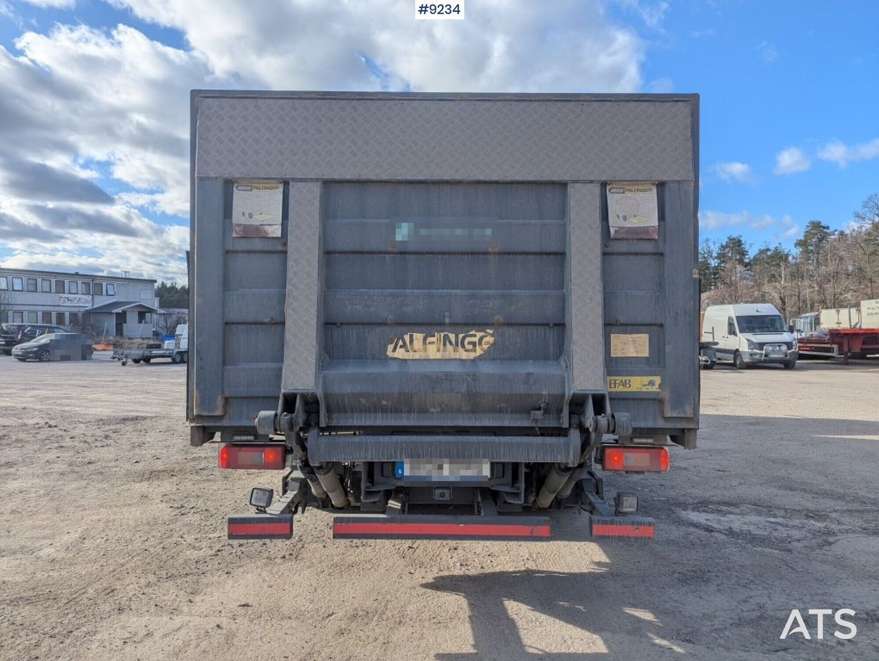 Camion platformă, Camion cu macara Crane Truck Volvo FM 330 4X2 with tail lift: Foto 16