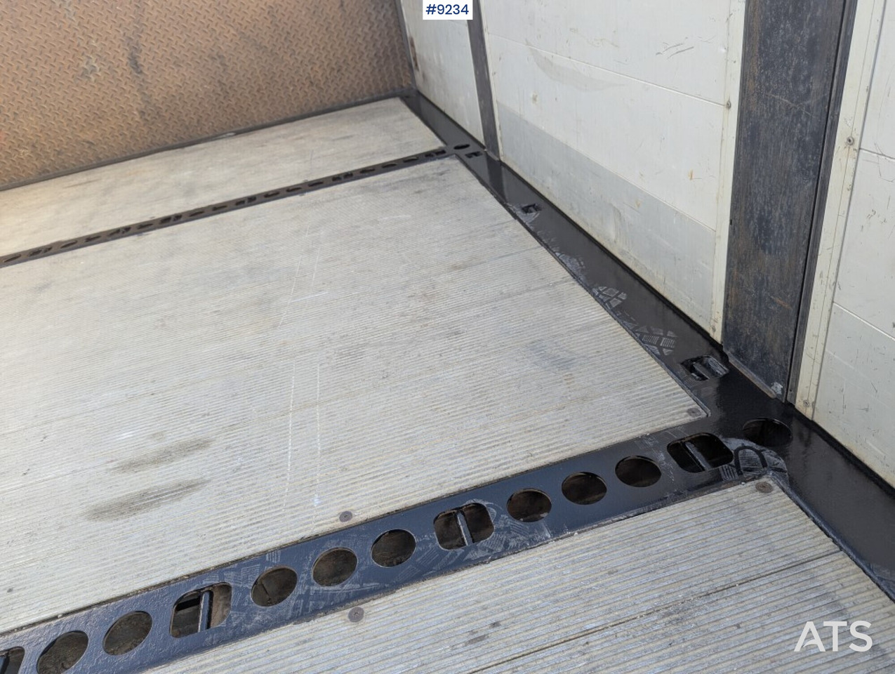 Camion platformă, Camion cu macara Crane Truck Volvo FM 330 4X2 with tail lift: Foto 10