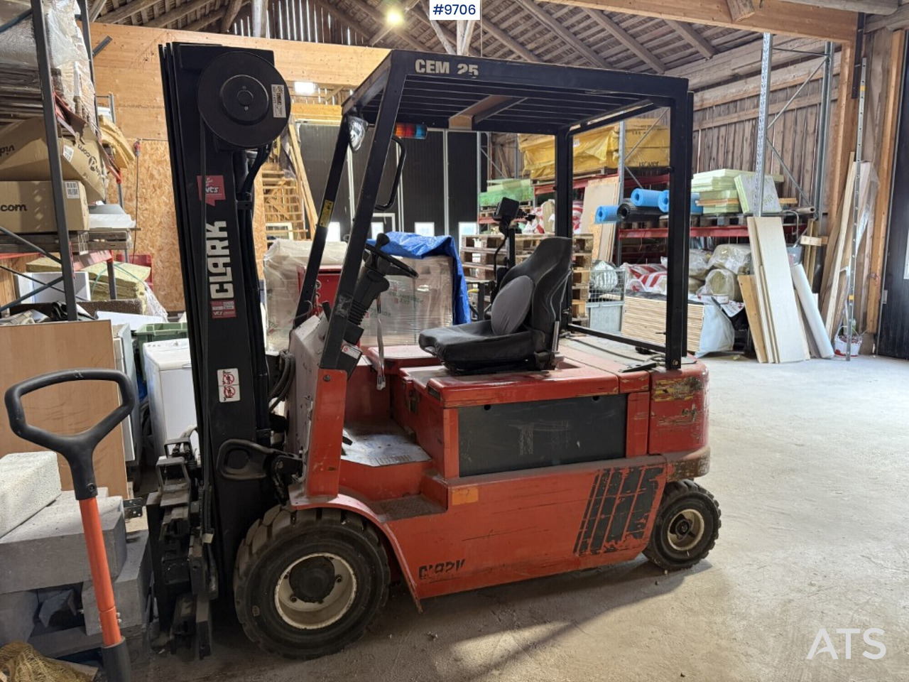 Forklift Clark CEM 25 - Electrostivuitor: Foto 1 Forklift Clark CEM 25 - Electrostivuitor: Foto 1
