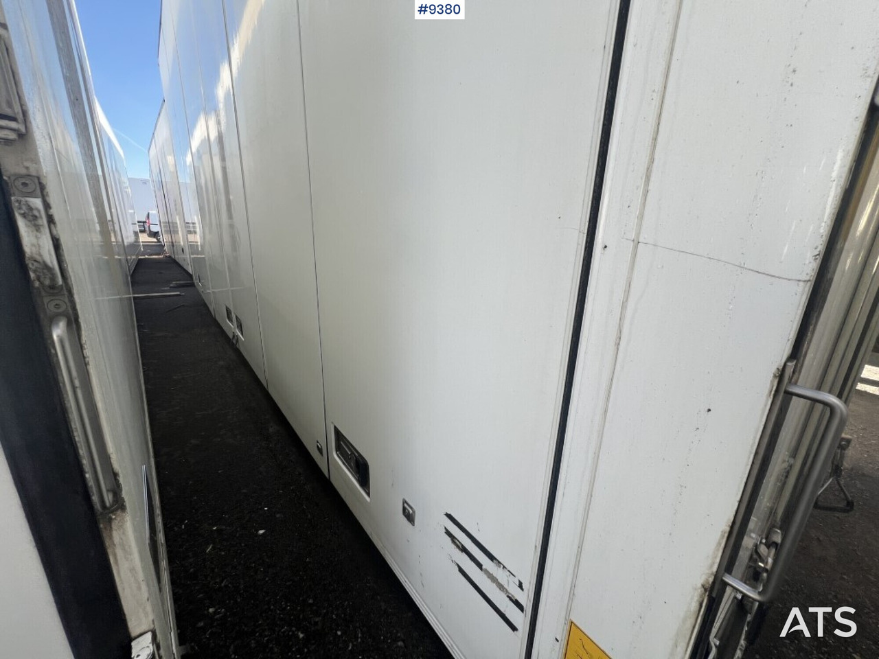 Refrigerated trailer cabinet Ekeri - Caroserie - frigider: Foto 2 Refrigerated trailer cabinet Ekeri - Caroserie - frigider: Foto 2