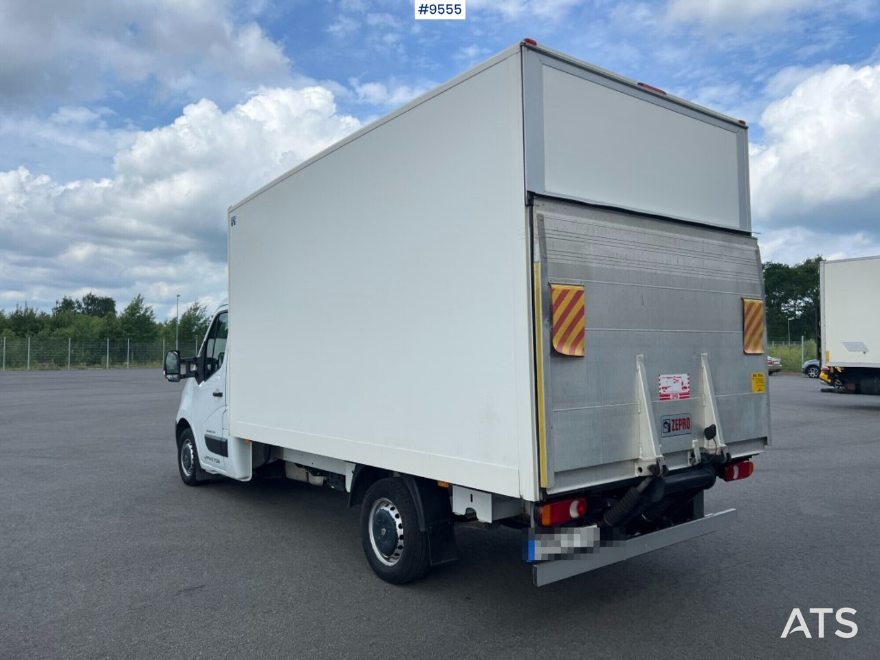 Renault Master with tail lift - Autoutilitară box: Foto 4 Renault Master with tail lift - Autoutilitară box: Foto 4