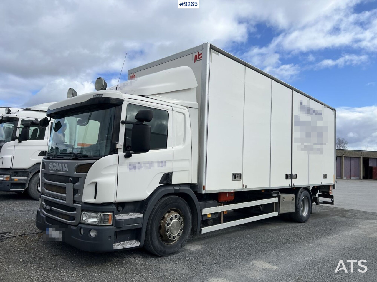 Scania P250 Box truck with tailgate lift - Camion furgon: Foto 1 Scania P250 Box truck with tailgate lift - Camion furgon: Foto 1