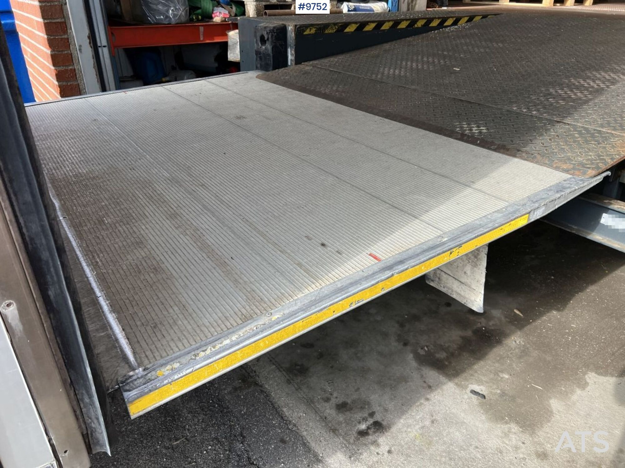 Volkswagen Crafter with tail lift - Autoutilitară box: Foto 5 Volkswagen Crafter with tail lift - Autoutilitară box: Foto 5