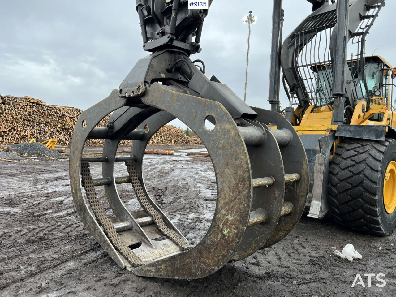 Volvo L 180 G High lifter / Log handler (VIDEO) - Încărcător frontal pe pneuri: Foto 5 Volvo L 180 G High lifter / Log handler (VIDEO) - Încărcător frontal pe pneuri: Foto 5