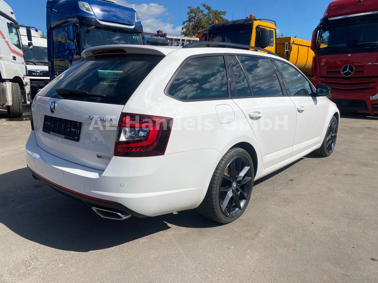Skoda Octavia VRS Kombi 2.0 TDI *ACC/PDC/LED/1.Hand/HU - Mașină break: Foto 3 Skoda Octavia VRS Kombi 2.0 TDI *ACC/PDC/LED/1.Hand/HU - Mașină break: Foto 3