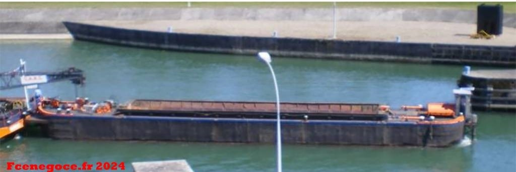 PENICHE PONTON A CLAPETS / PENICHE A PUITS - Alte utilaje: Foto 1 PENICHE PONTON A CLAPETS / PENICHE A PUITS - Alte utilaje: Foto 1