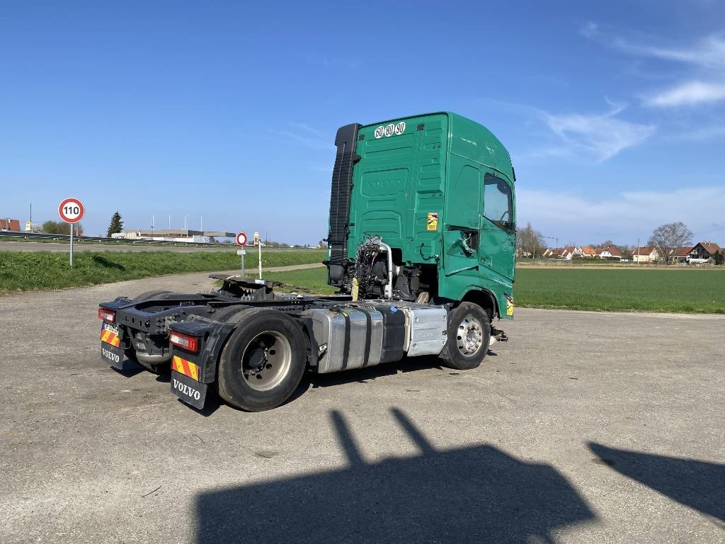 Volvo FH 500 I-save GLOBETROTTER 1er Main endommagé - Cap tractor: Foto 4 Volvo FH 500 I-save GLOBETROTTER 1er Main endommagé - Cap tractor: Foto 4