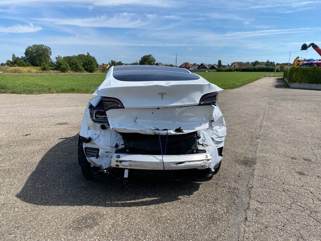 Tesla Model Y RWD / Origine Française endommagée - Automobil: Foto 5 Tesla Model Y RWD / Origine Française endommagée - Automobil: Foto 5